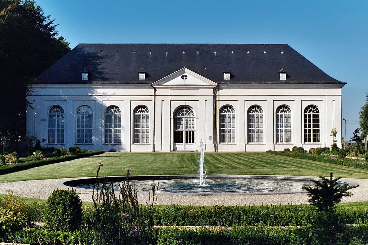 Ladygarth — an orangerie-inspired garden front